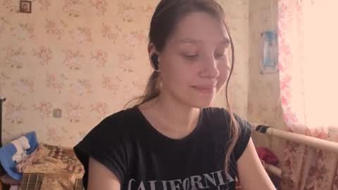 Snapshot of kamisalling chatting on 10/17/25, 07:22 Mari  Simmons online show from 10/17/25, 07:22