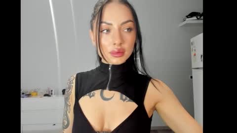Snapshot of kaonasssiiii chatting on 10/27/25, 01:04 kaonasssiiii online show from 10/27/25, 01:04