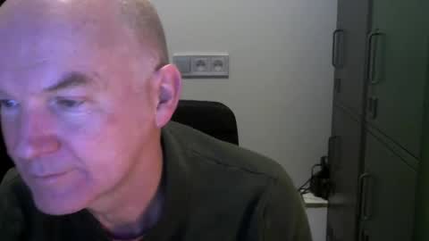 Snapshot of kapitein_rob chatting on 02/14/25, 06:45 Robbie online show from 02/14/25, 06:45