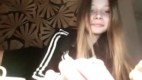 Snapshot of karaescorcia chatting on 12/02/25, 06:36 Ria online show from 12/02/25, 06:36