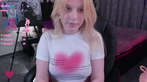 Snapshot of karambamoon chatting on 01/15/25, 12:30 Lera online show from 01/15/25, 12:30