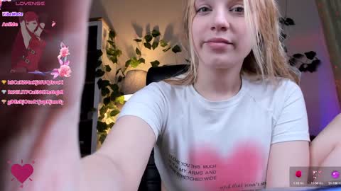 Snapshot of karambamoon chatting on 02/02/25, 03:32 Lera online show from 02/02/25, 03:32