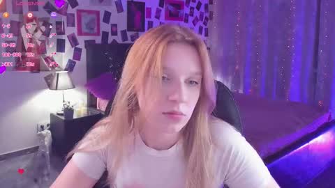 Snapshot of karambamoon chatting on 10/23/25, 09:02 Lera online show from 10/23/25, 09:02