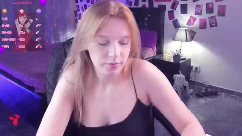 Snapshot of karambamoon chatting on 10/25/25, 08:58 Lera online show from 10/25/25, 08:58