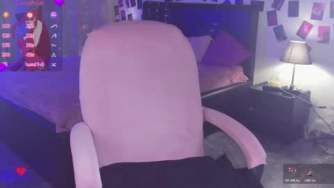 Snapshot of karambamoon chatting on 11/20/25, 09:36 Lera online show from 11/20/25, 09:36