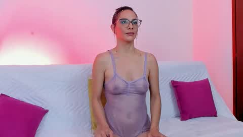 Karen online show from 04/01/26, 01:50