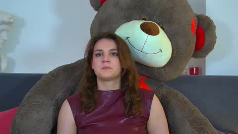 Snapshot of karenclarks chatting on 09/19/25, 06:30 Karen online show from 09/19/25, 06:30