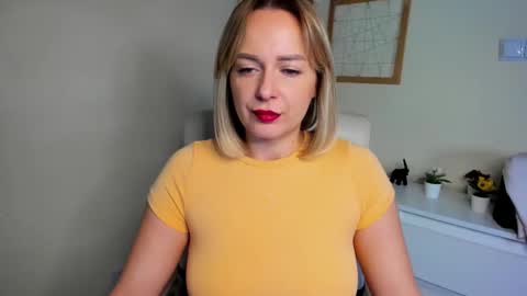 Snapshot of karenenergy chatting on 12/04/25, 06:34 Karenenergy online show from 12/04/25, 06:34