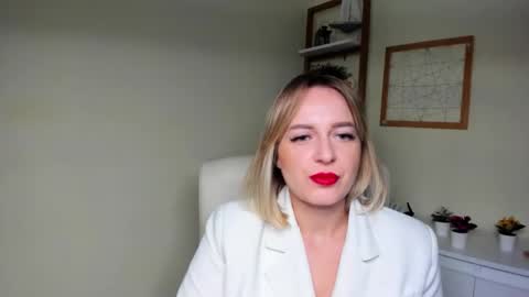 Snapshot of karenenergy chatting on 12/15/25, 06:39 Karenenergy online show from 12/15/25, 06:39