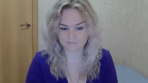 karennelsonx online show from 09/17/25, 10:39