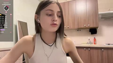 Snapshot of karensimilton chatting on 11/23/25, 01:44 May online show from 11/23/25, 01:44