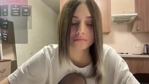 Snapshot of karensimilton chatting on 12/15/25, 05:17 May online show from 12/15/25, 05:17