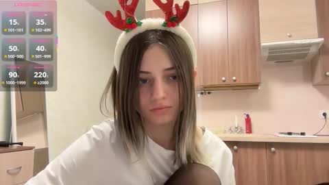 Snapshot of karensimilton chatting on 12/17/25, 07:14 May online show from 12/17/25, 07:14