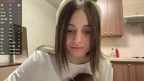 Snapshot of karensimilton chatting on 12/18/25, 04:13 May online show from 12/18/25, 04:13