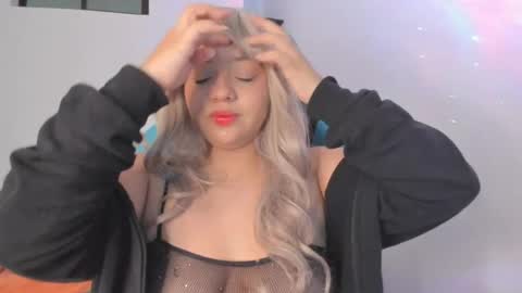 Snapshot of kariina_wong chatting on 05/10/26, 03:23 kariina_wong online show from 05/10/26, 03:23