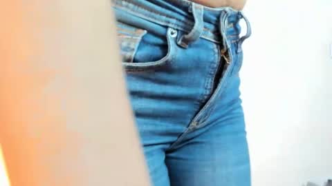 Snapshot of karina2smith chatting on 01/21/25, 02:11 karina online show from 01/21/25, 02:11