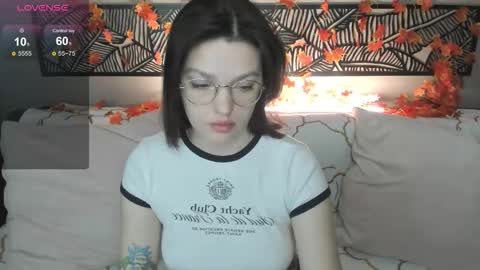 karina online show from 11/11/25, 02:33