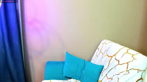 karina online show from 12/22/25, 02:19