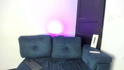 karinapreston_ online show from 12/04/25, 08:28