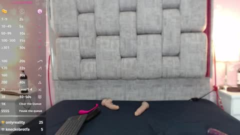 KarinaSimonz online show from 12/18/24, 11:30