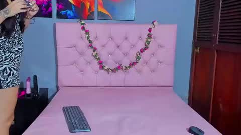 karinatompson online show from 11/25/25, 08:31