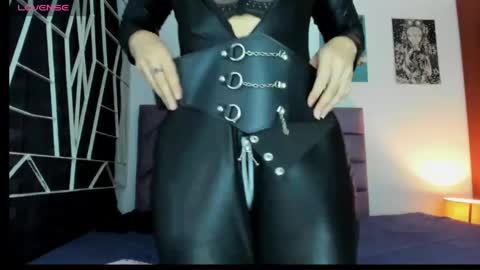 Snapshot of karinna__raven chatting on 05/13/26, 02:09 KARINNA RAVEN online show from 05/13/26, 02:09