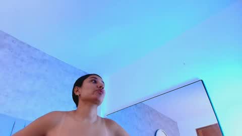 Snapshot of karla__ruiz chatting on 10/19/25, 01:39 Karla online show from 10/19/25, 01:39