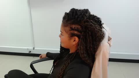 Snapshot of karla_cg chatting on 02/18/25, 02:05 karla_cg online show from 02/18/25, 02:05