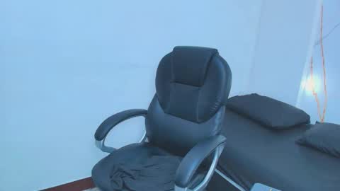 karla_hilton1 online show from 11/20/25, 11:32