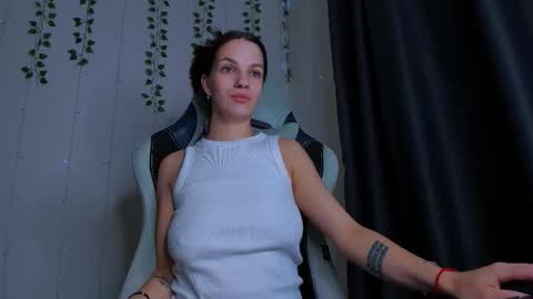 karla_lim online show from 11/01/25, 08:49