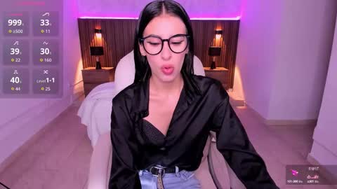 Snapshot of karlaa_james chatting on 10/11/25, 11:09 Karlaa  online show from 10/11/25, 11:09