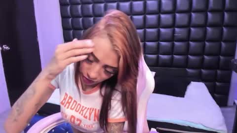 karlaslutskinny__ online show from 11/21/25, 04:05