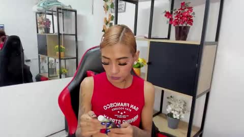 karlaslutskinny__ online show from 12/17/25, 03:23