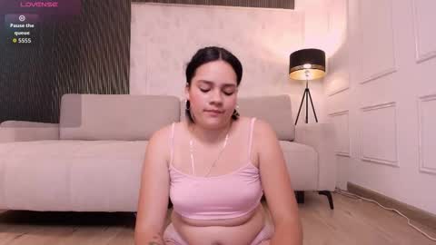 Snapshot of karlie_small chatting on 12/15/25, 07:51 Karli online show from 12/15/25, 07:51