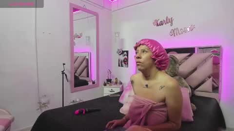 Snapshot of karly_moonn chatting on 09/13/25, 12:21 Karly Moonns online show from 09/13/25, 12:21