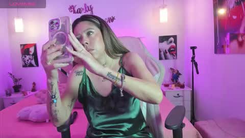 Snapshot of karly_moonn chatting on 11/19/25, 03:34 Karly Moonns online show from 11/19/25, 03:34