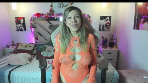 Snapshot of karly_moonn chatting on 12/18/25, 10:27 Karly Moonns online show from 12/18/25, 10:27