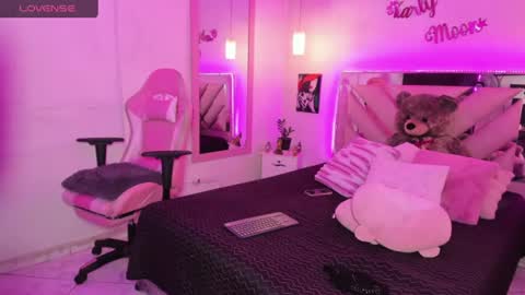 Snapshot of karly_moonn chatting on 07/16/26, 12:33 Karly Moonns online show from 07/16/26, 12:33