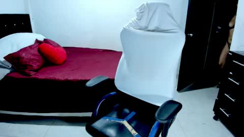 karly. online show from 04/28/26, 02:27