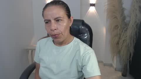 Snapshot of karlye_hot chatting on 12/20/25, 01:45 KARLYE online show from 12/20/25, 01:45