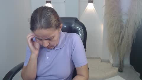 Snapshot of karlye_hot chatting on 12/22/25, 02:30 KARLYE online show from 12/22/25, 02:30