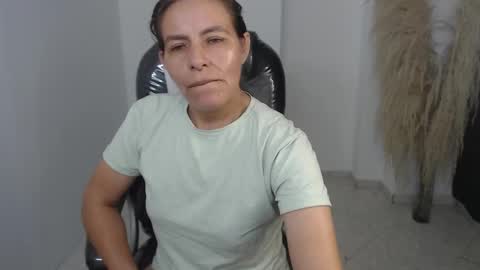 Snapshot of karlye_hot chatting on 12/23/25, 01:47 KARLYE online show from 12/23/25, 01:47