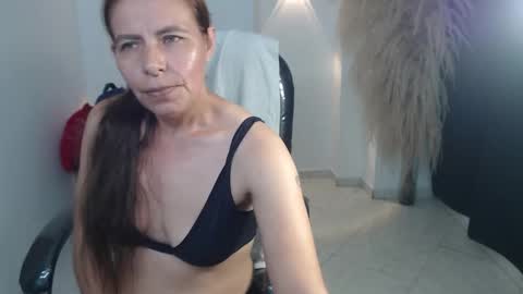 Snapshot of karlye_hot chatting on 01/08/26, 03:53 KARLYE online show from 01/08/26, 03:53