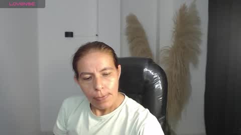 Snapshot of karlye_hot chatting on 01/12/26, 04:29 KARLYE online show from 01/12/26, 04:29