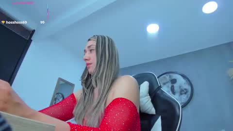karlyy_ online show from 11/07/25, 12:05