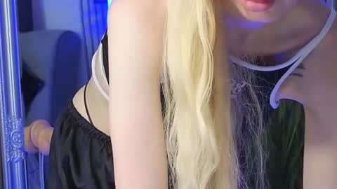 Julia online show from 06/13/26, 07:34