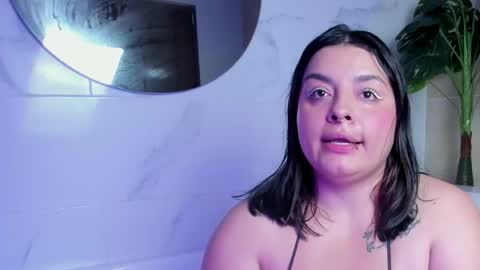 Snapshot of karo_linee chatting on 02/14/26, 12:02 karo_linee online show from 02/14/26, 12:02