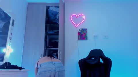 Snapshot of karodu chatting on 11/17/25, 04:40 Karo online show from 11/17/25, 04:40