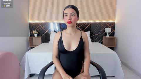 karol_cortes online show from 10/16/25, 07:26