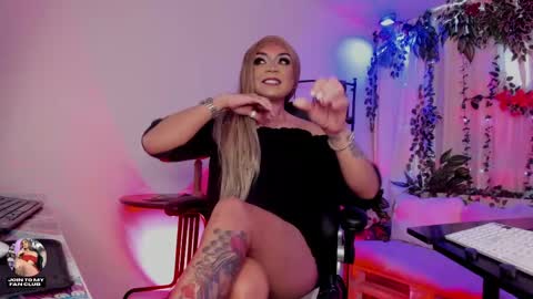 Snapshot of karol_elegance_ chatting on 05/22/26, 01:39 karol online show from 05/22/26, 01:39